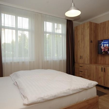 Almasy Apartmanhaz Гюла Екстериор снимка