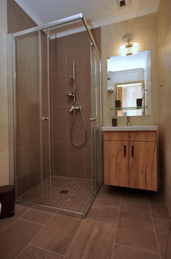 Almasy Apartmanhaz Гюла Екстериор снимка