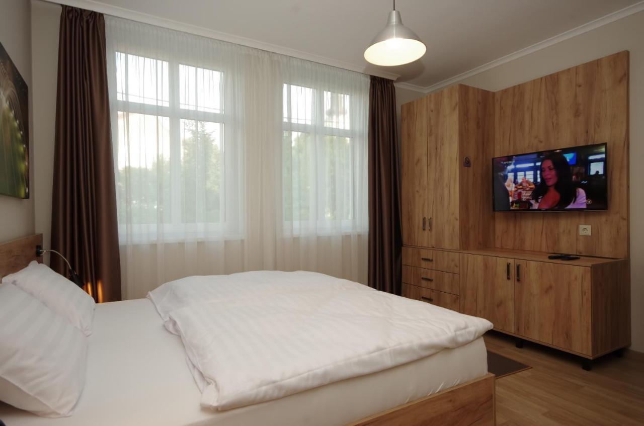 Almasy Apartmanhaz Гюла Екстериор снимка