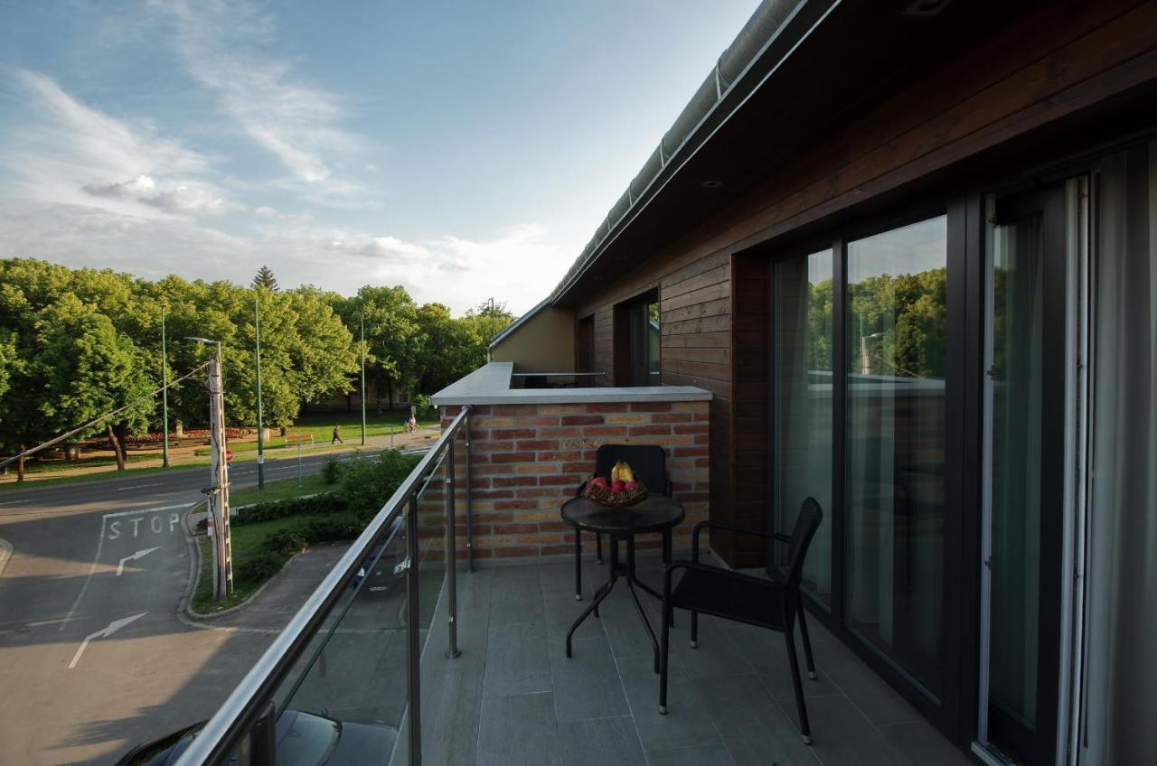 Almasy Apartmanhaz Гюла Екстериор снимка