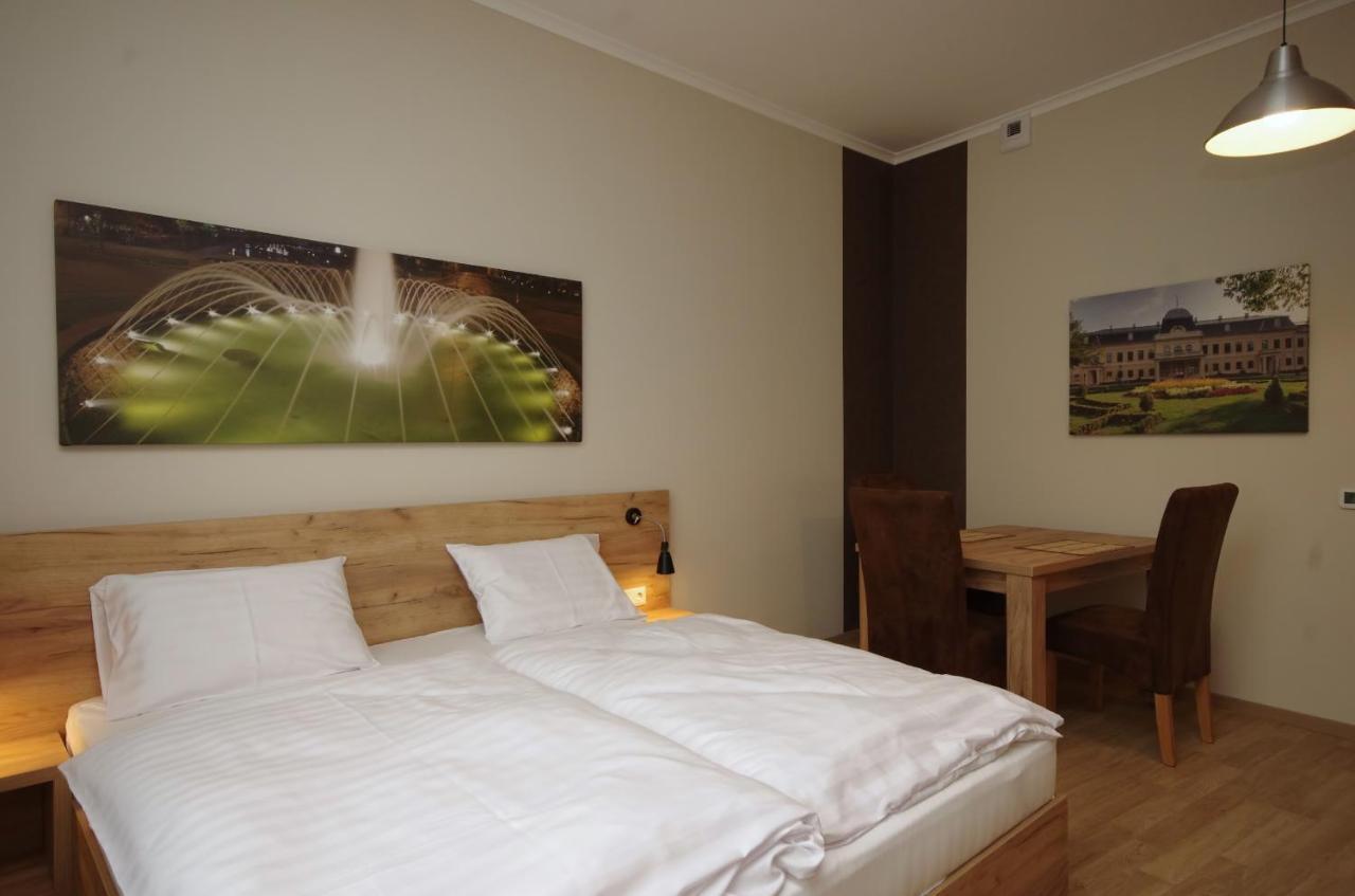 Almasy Apartmanhaz Гюла Екстериор снимка