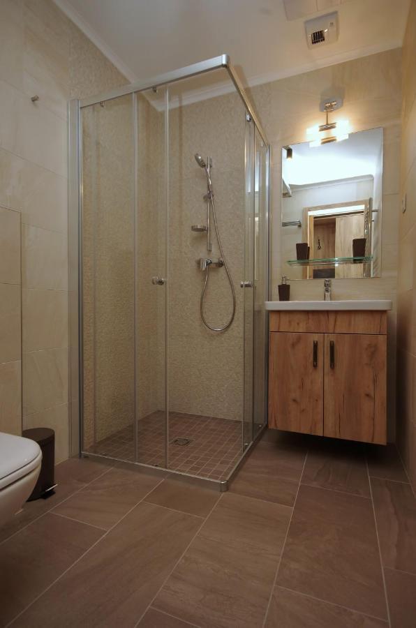 Almasy Apartmanhaz Гюла Екстериор снимка