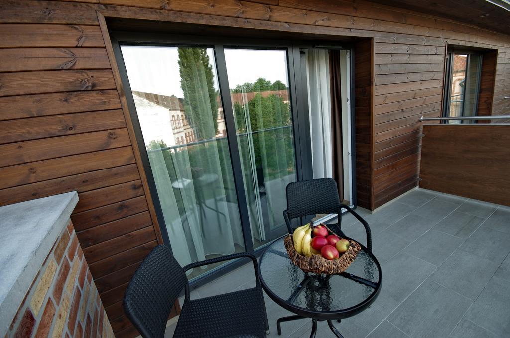 Almasy Apartmanhaz Гюла Екстериор снимка