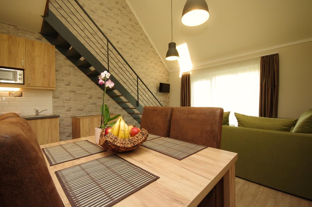 Almasy Apartmanhaz Гюла Екстериор снимка