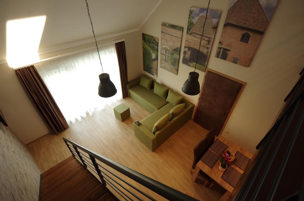 Almasy Apartmanhaz Гюла Екстериор снимка