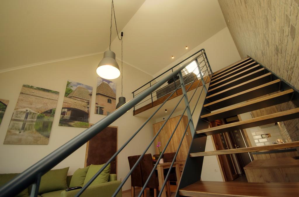 Almasy Apartmanhaz Гюла Екстериор снимка
