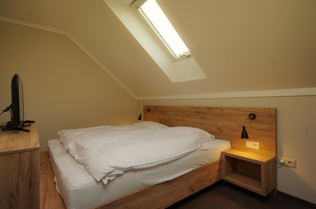 Almasy Apartmanhaz Гюла Екстериор снимка