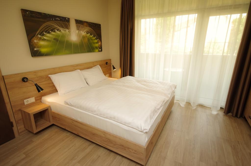 Almasy Apartmanhaz Гюла Екстериор снимка